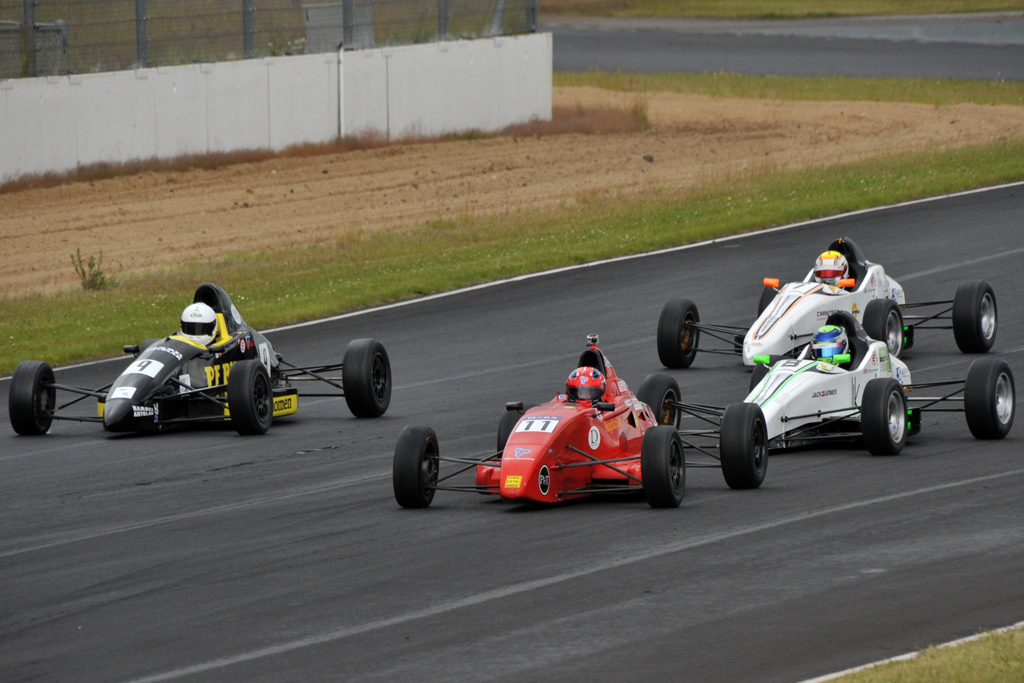 Fire kandidater til sejren i Formel Ford-klassen på Padborg Park: (f.v.) Frederik Schandorff, Joakim Darbom, Michael Markussen og Lasse Sørensen.
(Foto: Morten Alstrup)